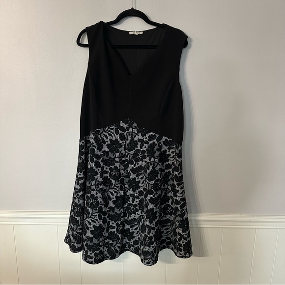 HAANI Woman Black & White Two-Tone Sleeveless V-Neck Floral Dress Sz 3X GUC - Picture 2 of 8